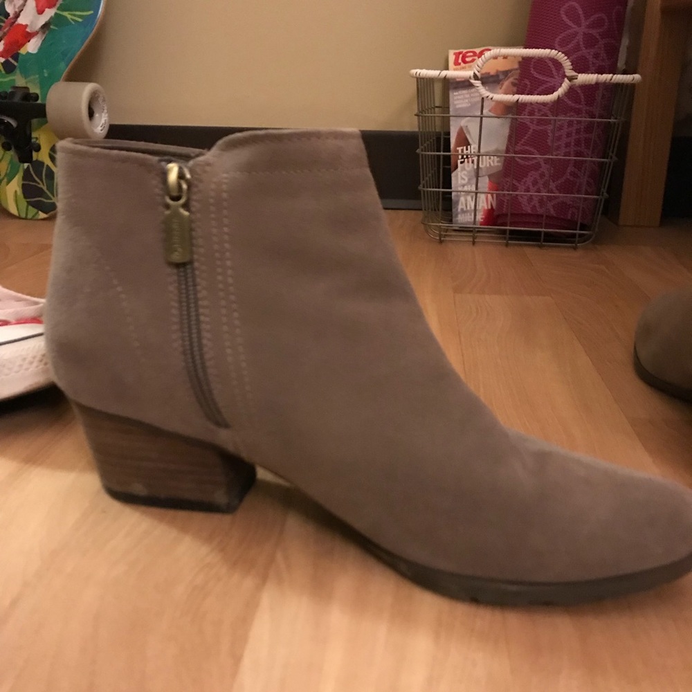 Stack Heel Taupe Booties Barely Worn - image 4